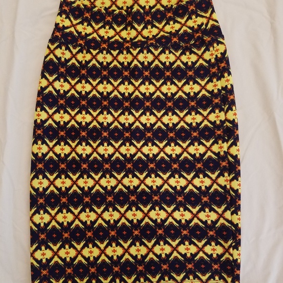 LuLaRoe Dresses & Skirts - LulaRoe Cassie Pensil skirt